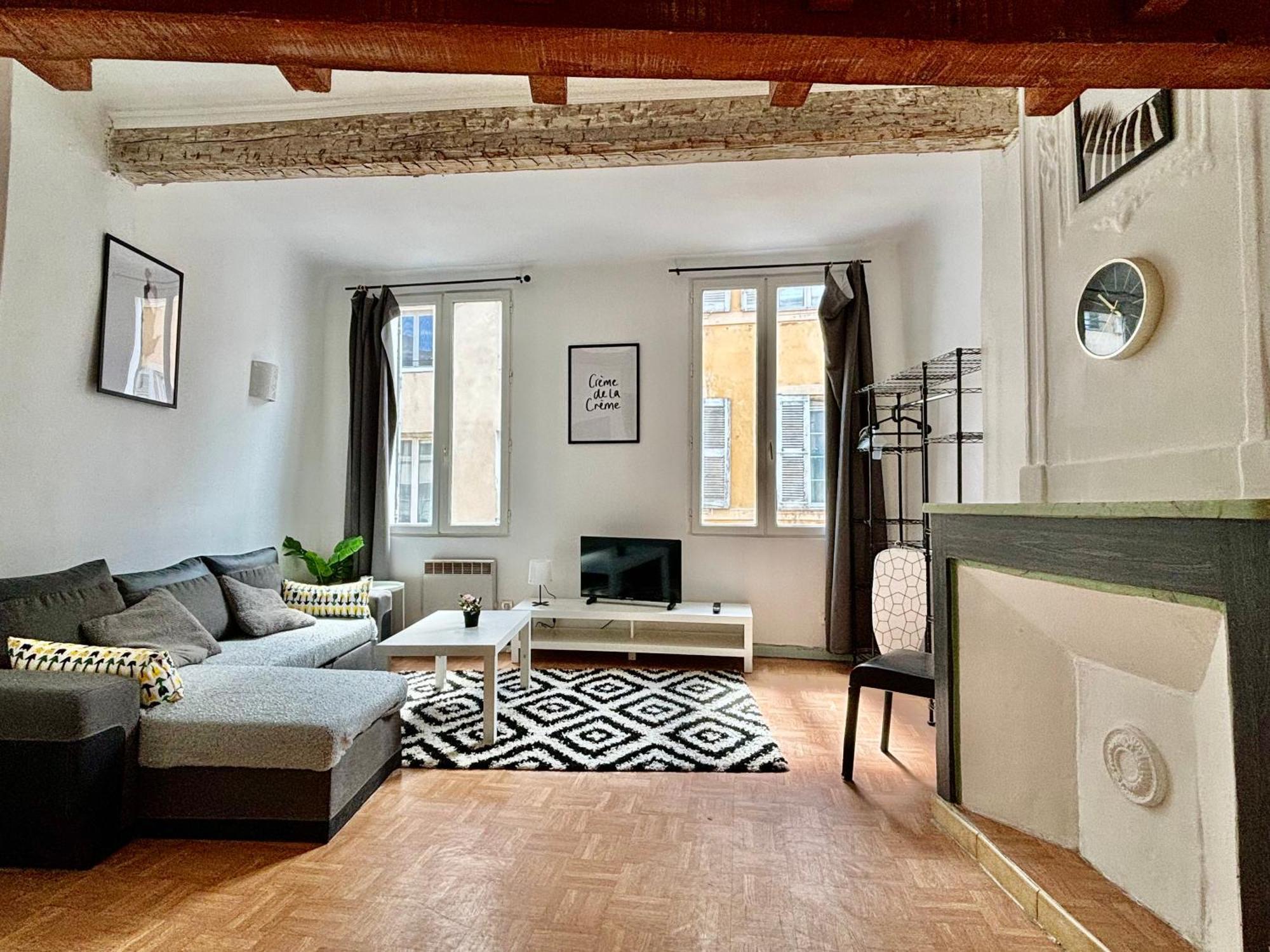 T1 Mezzanine Provencal Apartment Aix-en-Provence